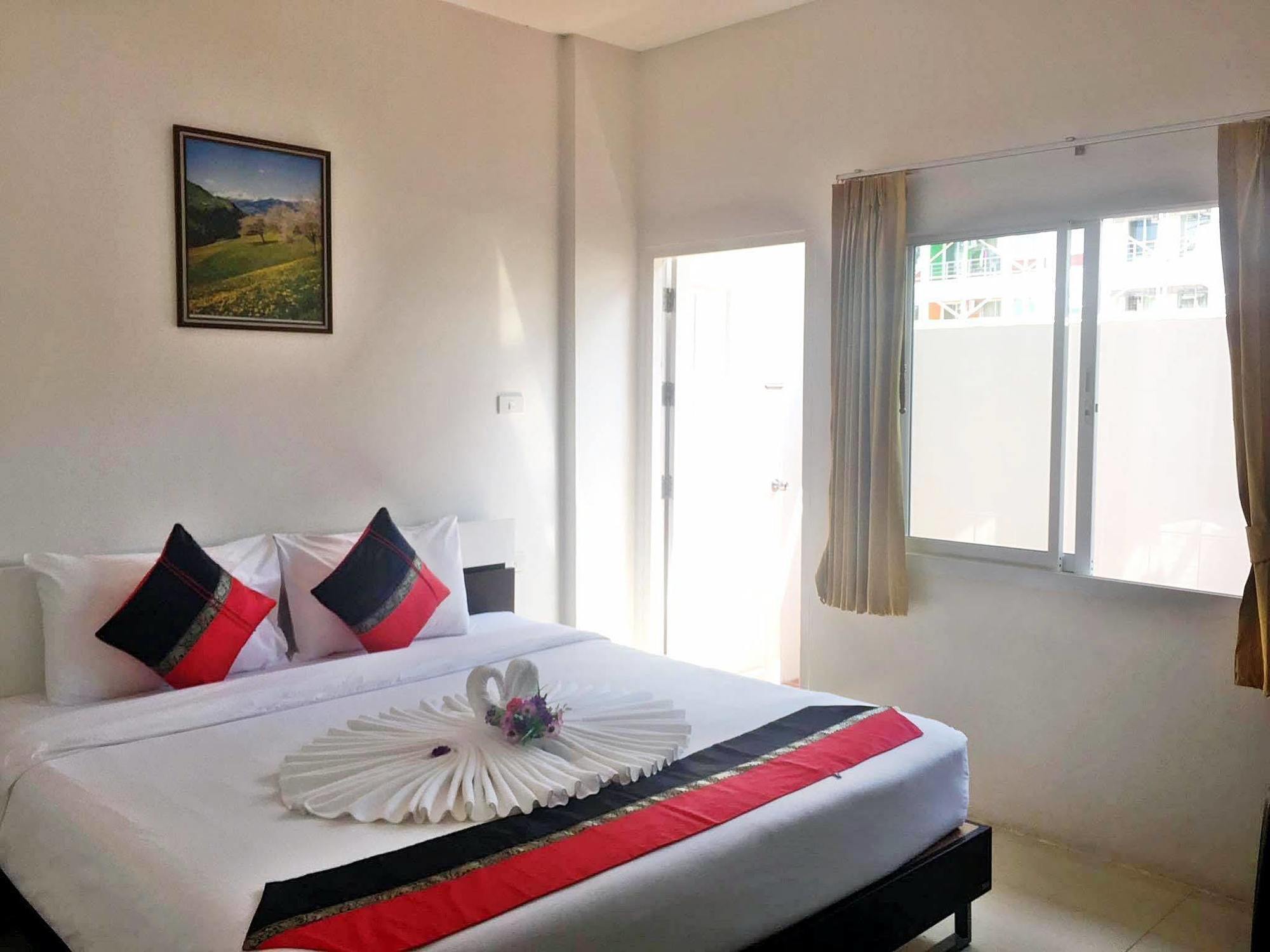 สวิส เฮาส์ Hotel Patong ภายนอก รูปภาพ