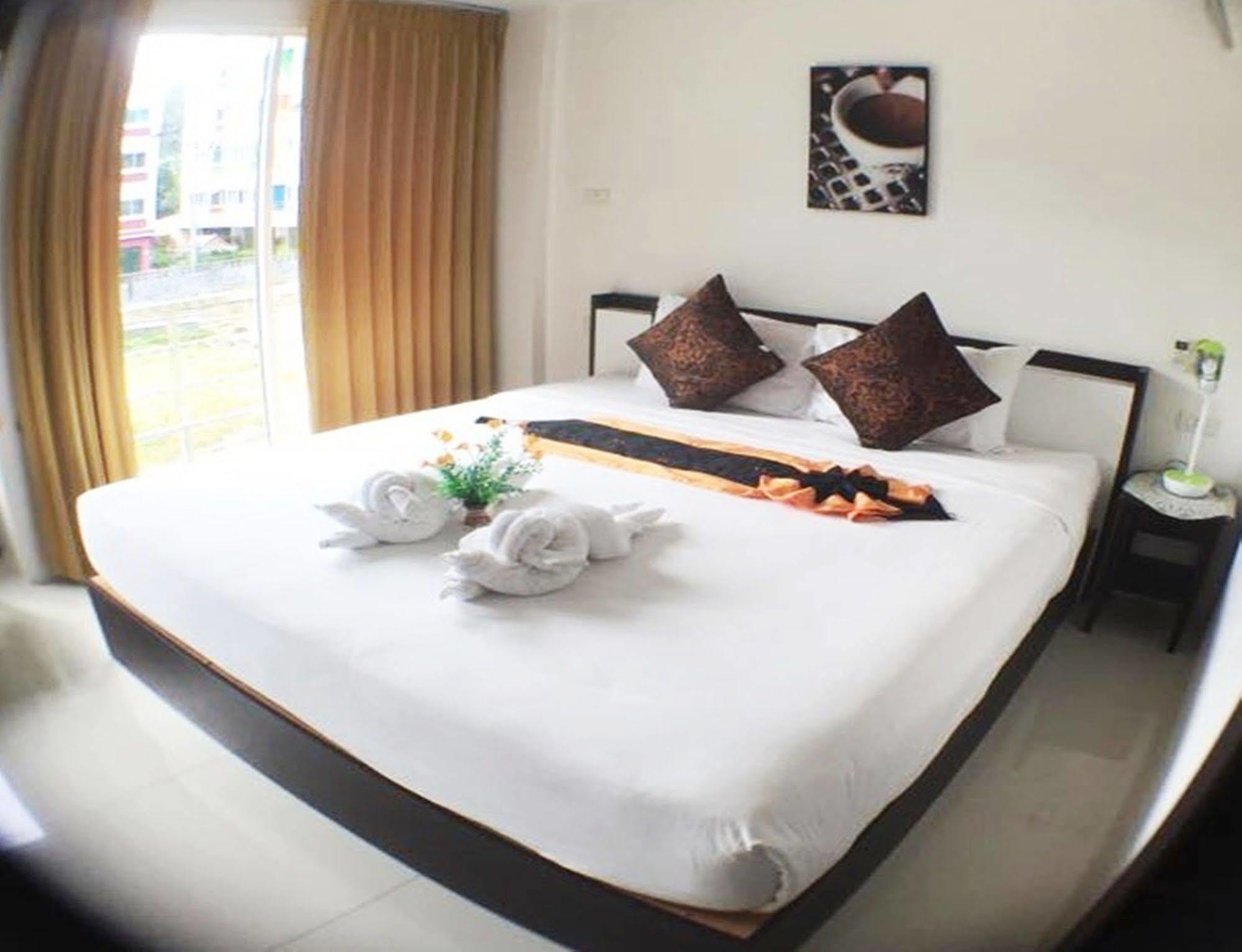 สวิส เฮาส์ Hotel Patong ภายนอก รูปภาพ