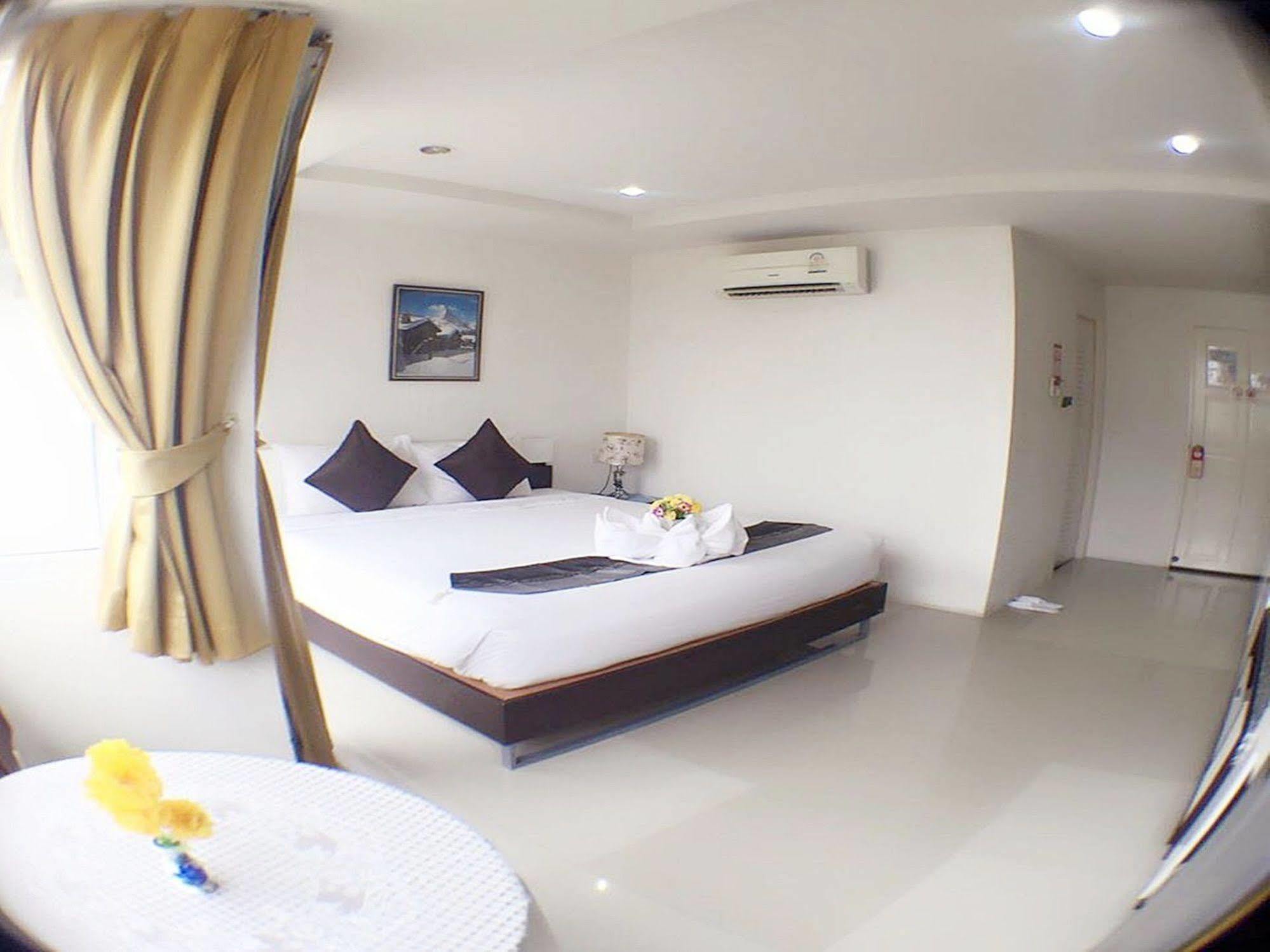 สวิส เฮาส์ Hotel Patong ภายนอก รูปภาพ